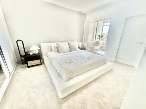Modern 3BR Beachside Oasis - Sydney Tourism 1