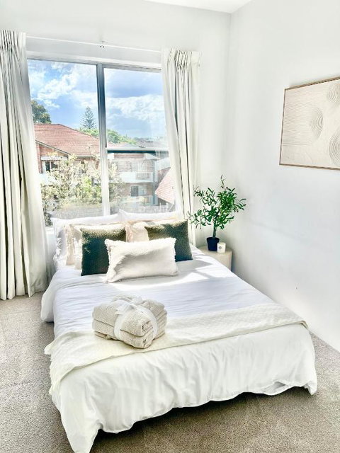 Modern 3BR Beachside Oasis - Sydney Tourism 2