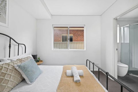 Modern Ensuite Queen Room - Serene Spot At Revesby - Sydney Tourism 2