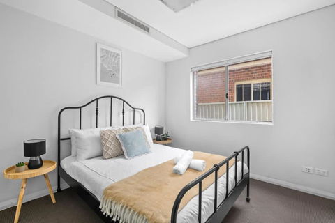Modern Ensuite Queen Room - Serene Spot At Revesby - Sydney Tourism 0