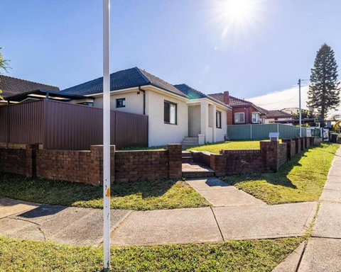 Modern Home In The Heart Of Bankstown - Sydney Tourism 3