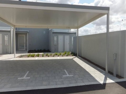 Modern Luxury 1 Bedroom Apartment - Walk To The Shops! Free Wifi - Sydney Tourism 2