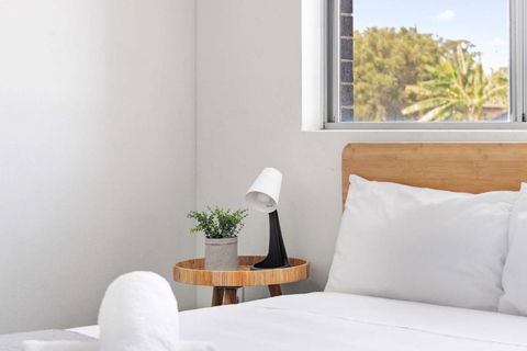 Modern Queen Room - Private Spot At Revesby - Shared Bathroom - Sydney Tourism 1