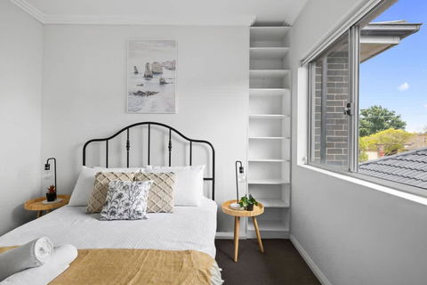 Modern Queen Room - Private Spot At Revesby - Shared Bathroom - Sydney Tourism 3