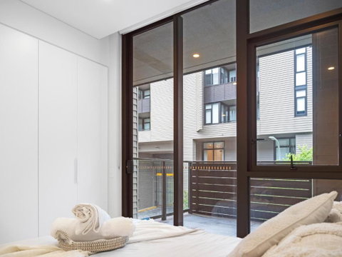Modern Split Level 2Bed With Pool - Sydney Tourism 1