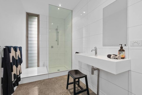 Modern Studio With Sweeping Views - Sydney Tourism 1