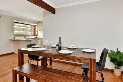 NEW PropertyBreezy Bayside Haven At Brightwaters - Sydney Tourism 3