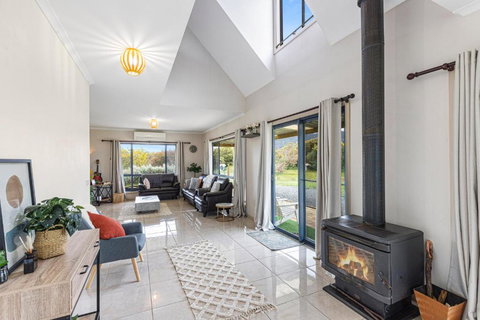 Morningside Farm House With Mountian Views... - Sydney Tourism 3