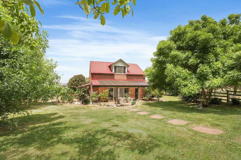 Mount Bolton Retreat - Sydney Tourism 0