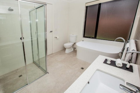 Neagles Retreat Villas - Sydney Tourism 2