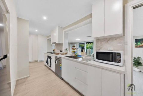 Nederland Lady\'s Next In Beacon Hill - Sydney Tourism 2