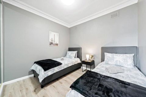 New 2 Bedroom House 500m To Mall With Free Parking - Sydney Tourism 3