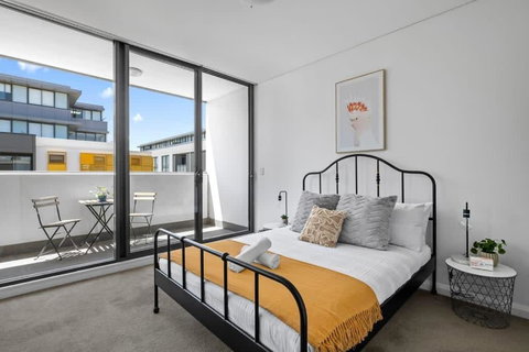 NEW 3BR Apt In Kingsgrove Sleeps 7 - Sydney Tourism 0