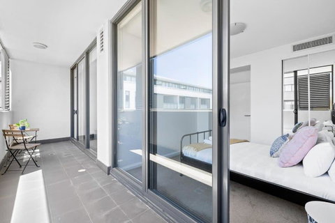 NEW 3BR Apt In Kingsgrove Sleeps 7 - Sydney Tourism 1
