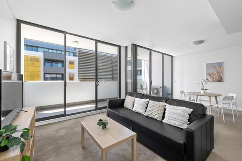 NEW 3BR Apt In Kingsgrove Sleeps 7 - Sydney Tourism 3