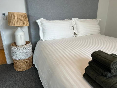 NEW BOUTIQUE 1bd Apt - Sydney Tourism 3