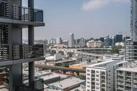 NEW Centrally Located High Level Studio Apartment - Sydney Tourism 0