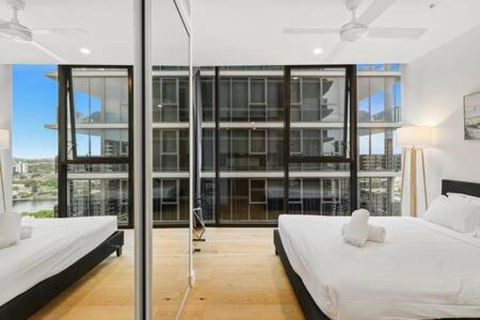 NEW Centrally Located High Level Studio Apartment - Sydney Tourism 1