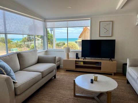 NEW Magpie Sands - 3 Bedroom Home - Downstairs Only, 1 Min Walk To Aldinga Beach - Sydney Tourism 2
