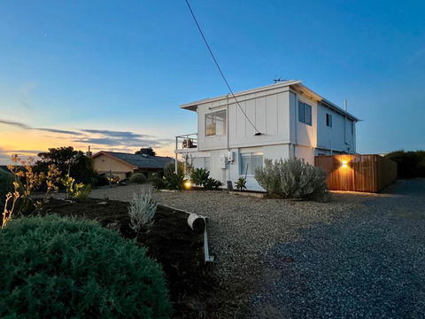 NEW Magpie Sands - 3 Bedroom Home - Downstairs Only, 1 Min Walk To Aldinga Beach - Sydney Tourism 1