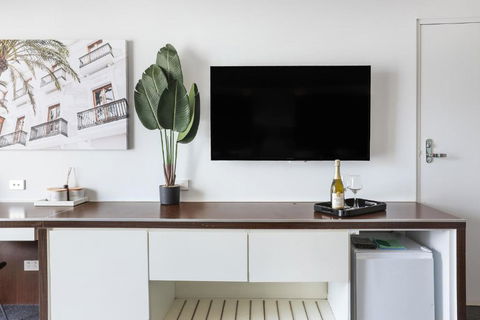 NEW Stunning Central Surfers Studio Apartment. - Sydney Tourism 3