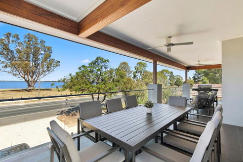 NEW - Sunrise Waters Holiday House - Sydney Tourism 0