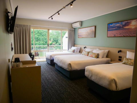 Nightcap At Hinterland Hotel Nerang - Sydney Tourism 1