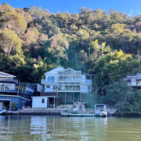 NINE At Berowra Waters, Luxury Waterfront With Hot Tub - Sydney Tourism 2