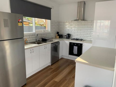 Nth Central 4BR Reno W WiFi - Sydney Tourism 3