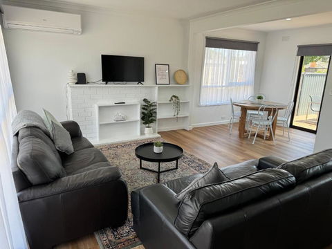 Nth Central 4BR Reno W WiFi - Sydney Tourism 0