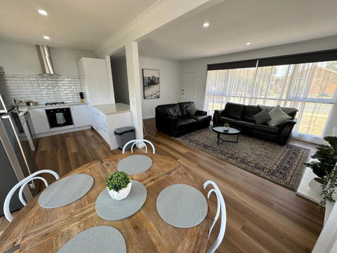 Nth Central 4BR Reno W WiFi - Sydney Tourism 1
