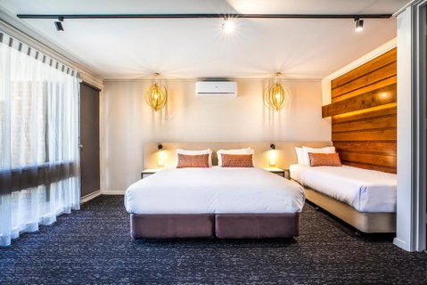 Nightcap At Gateway Hotel - Sydney Tourism 1