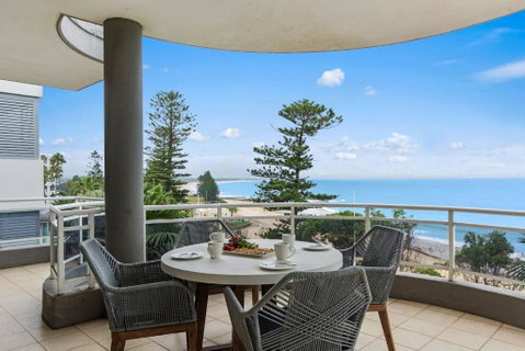 Ocean Vista Escape - A Lofty Beachfront Penthouse - Sydney Tourism 1