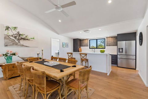 PACIFIC Stunning Coastal Home The Perfect Family Getaway - Sydney Tourism 3