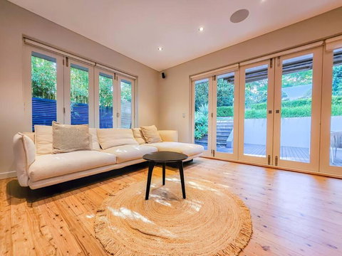 Peaceful 4-Bedroom Family Retreat In Lane Cove - Sydney Tourism 0