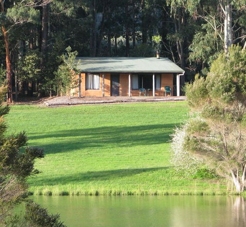 Pemberton Lake View Chalets - Sydney Tourism 0