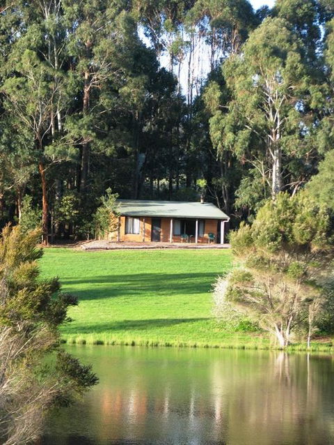 Pemberton Lake View Chalets - Sydney Tourism 2