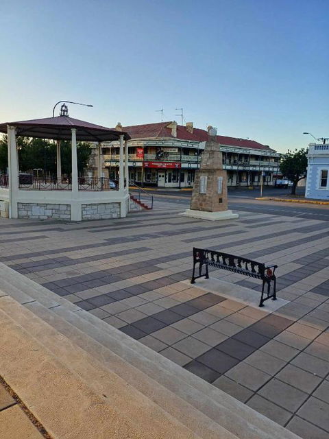 PETERBOROUGH HOTEL - Sydney Tourism 1