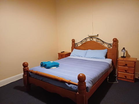 PETERBOROUGH HOTEL - Sydney Tourism 3