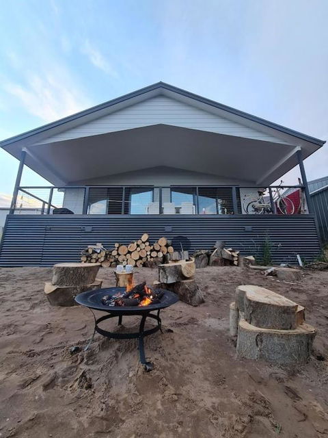PIECE OF PARADISE, Huge 4 Bedroom Haven - Sydney Tourism 1