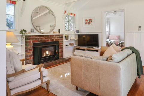 Pink Cabin By Host On The Coast - Sydney Tourism 3