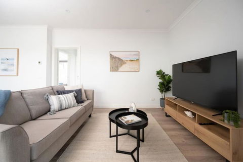 PIPER Modern Home Walk To Beach Shops Parks - Sydney Tourism 1
