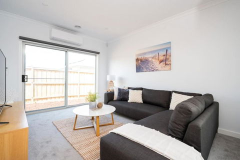 PIPER Modern Home Walk To Beach Shops Parks - Sydney Tourism 3
