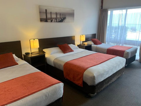 Ploughmans Motor Inn - Sydney Tourism 0