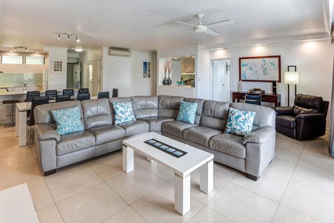 POINCIANA 101 HAMILTON ISLAND CENTRALLY LOCATED 3 BEDROOM, Plus BUGGY!! - Sydney Tourism 2