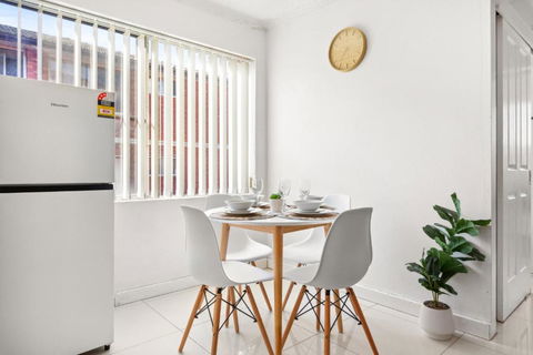 Polished 2-Bed Unit In The Heart Of Parramatta - Sydney Tourism 1