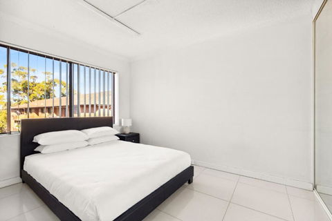 Polished 2-Bed Unit In The Heart Of Parramatta - Sydney Tourism 3