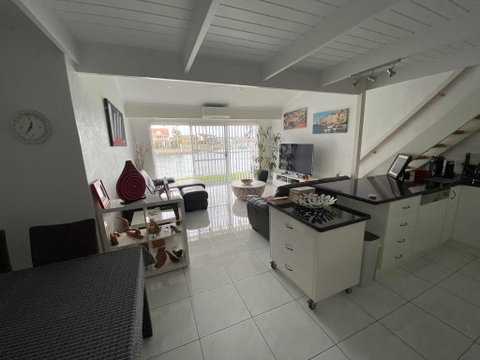Port Lincoln Marina Waterfront Apartment - Sydney Tourism 3