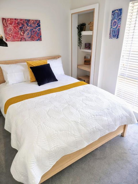 Queen Bed Apartment- No Sharing, Your Very Own Space - Sydney Tourism 0