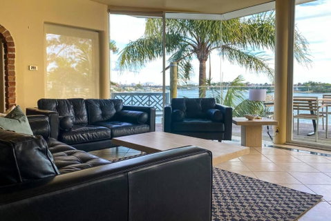 Private Beach Villa On Water\'s Edge - Sydney Tourism 1